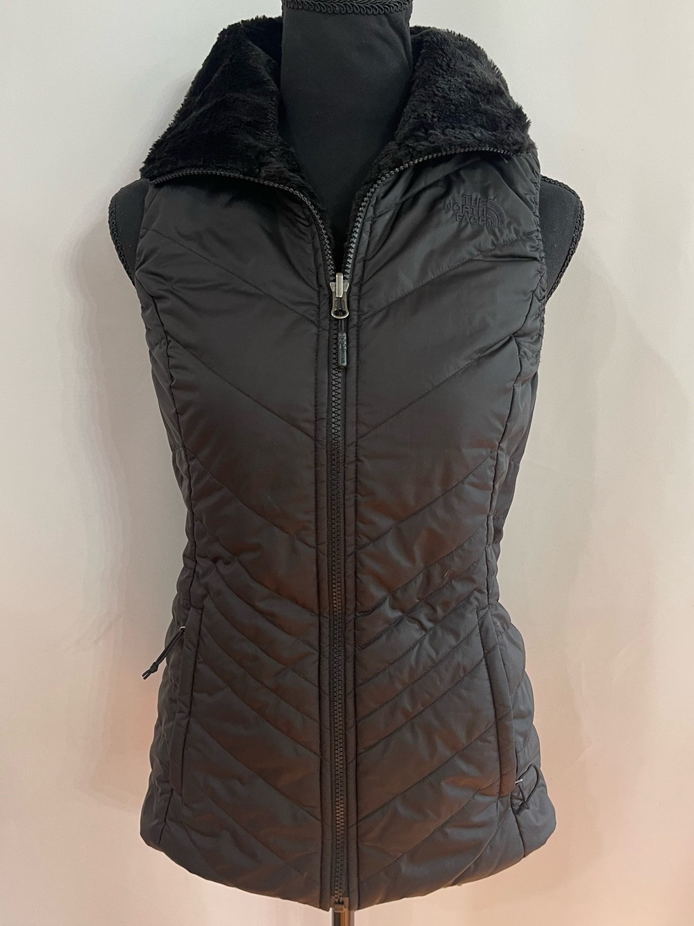 The North Face Women's Black Quilted Vest with Faux-Fur Collar Size XS
